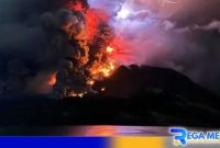 Caption: erupsi Gunung Ruang, Sitaro, Sulawesi Utara.