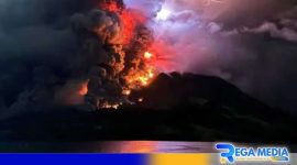 Caption: erupsi Gunung Ruang, Sitaro, Sulawesi Utara.