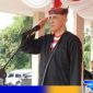 Caption: PJ Bupati Bangkalan saat pimpin upacara peringatan Hari Pendidikan Nasional, (dok. regamedianews). 
