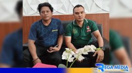Caption: Jurnalis Surabaya pose bersama Kasi Intelijen Kejaksaan Negeri Tanjung Perak, (dok. regamedianews). 
