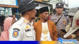 Caption: petugas Satpol PP Sampang bersama petugas gabungan saat hendak melakukan penertiban pedagang Pasar Omben, (dok. regamedianews). 
