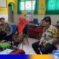 Caption: Kepolisian saat meminta keterangan pihak Sekolah SDN Juncangcang 1 Pamekasan, (dok. regamedianews). 