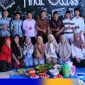 Caption: Kepsek SMA Bustanus Syubban pose bersama tim penilai dan pelajar kelas 3 usai praktek ujian memasak, (dok. regamedianews). 