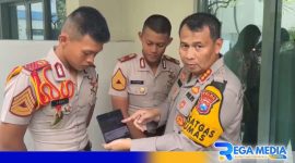 Caption: Kabid Humas Polda Jatim tunjukkan cuplikan film Akeloy Production berjudul 