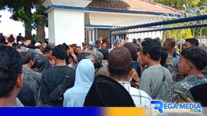 Massa PABPDSI Demo PJ Bupati Sampang