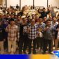 Caption: para insan pers pose bersama komisioner KPU Pamekasan, (dok. regamedianews). 