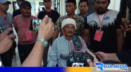 Caption: Muarah korban penembakan saat diwawancara awak media, usai sidang di Pengadilan Negeri Sampang, (dok. regamedianews). 