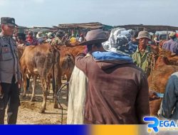 Blusukan Ke Pasar Hewan, ‘Pak Binmas’ Sampang Sampaikan Himbauan