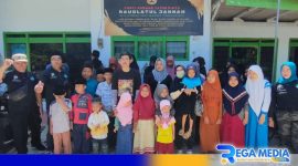 Caption: anggota IWO Pamekasan pose bersama anak yatim piatu panti asuhan, (dok. regamedianews). 