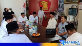 Caption: Fattah Jasin saat berada di kantor DPC Partai Gerindra Kabupaten Pamekasan, (dok. regamedianews). 