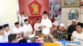 Caption: KH.Kholilurrahman saat mendatangi kantor DPC Partai Gerindra Pamekasan, (dok. regamedianews). 