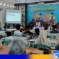 Caption: Kasat Binmas Polres Sampang menyampaikan materinya dalam seminar pendidikan di kampus IAI NATA Sampang, (dok. regamedianews). 