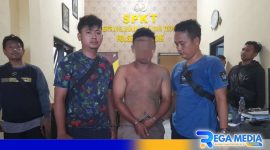 Caption: tersangka inisial F saat diamankan polisi di Mapolsek Jrengik, (dok. regamedianews). 