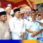 Caption: H.Slamet Junaidi diwawancara awak media usai mendaftar Bacabup ke DPC Partai Gerindra Sampang, (dok. regamedianews). 