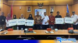 Caption: pose bersama Kepala Keasistenan Pemeriksaan VI Ombudsman RI, (dok. BPJS Ketenagakerjaan Madura). 