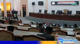 Caption: penyampaian laporan PJ Bupati Sampang saat rapat paripurna bersama DPRD Sampang tentang Raperda tahun 2023, (dok. regamedianews). 