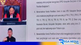 Caption: sidang putusan MK terkait penghitungan suara ulang dibeberapa TPS di Bangkalan, (dok. regamedianews). 