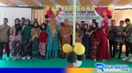 Caption: pose bersama Kadispen Gorut saat hadiri penamatan di SMP Muhamadiyah Kwandang, (dok. regamedianews). 