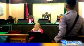 Caption: Fitria terdakwa perkara pembunuhan saat menjalani sidang putusan, (dok. regamedianews). 