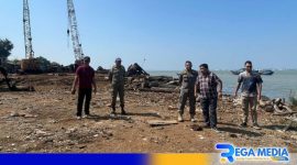Caption: anggota Komisi A DPRD Bangkalan sidak ke lokasi aktivitas galangan kapal di Kamal, (dok. regamedianews). 