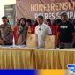 Caption: Didampingi Kasi Humas, Kasat Reskrim dan Kasat Tahti, Wakapolres Sampang ungkap kasus 6 TO Polda Jatim, (dok. regamedianews). 