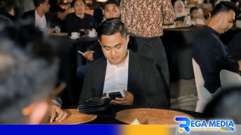 Caption: H.Sulaiman tokoh pemuda Desa Temoran Kecamatan Omben Kabupaten Sampang, (dok. regamedianews). 