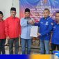 Caption: Ketua DPD PAN Bangkalan menyerahkan SK rekomendasi kepada H.Mahfud, (dok. regamedianews). 