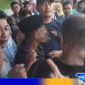 Caption: screenshot video viral, remaja berpeci hitam tampak dikerumuni warga, (dok. regamedianews). 
