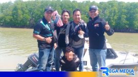 Caption: pelaku penyebar video asusila saat diamankan Unit PPA Satreskrim Polres Sampang, (dok. Sie Humas). 