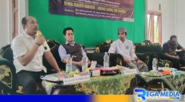 Caption: Kasat Resnarkoba Polres Sampang saat penyuluhan bahaya narkoba di pondok pesantren, (dok. regamedianews). 