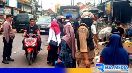 Caption: berlangsungnya penertiban pedagang liar di pasar polowijo Omben, (dok. regamedianews). 