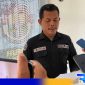 Caption: Kasi Humas Polres Pamekasan (AKP Sri Sugiarto), saat diwawancara awak media, (dok. regamedianews). 
