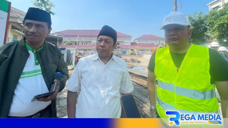 Caption: Ketua Komisi D DPRD Bangkalan monitoring pembangunan gedung RSUD Syamrabu, (dok. regamedianews). 