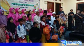 Caption: Kapolsek Omben didampingi tokoh agama pose bersama puluhan anak yatim, (dok. regamedianews). 