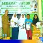 Caption: Baznas Gorut serahkan bantuan alat tulis sekolah kepada anak yatim secara simbolis, (dok. regamedianews). 