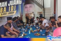Caption: Tim Rumah Juang H.Slamet Junaidi saat rapat konsolidasi di kantornya, Jl.Selong Permai Sampang, (dok. regamedianews). 