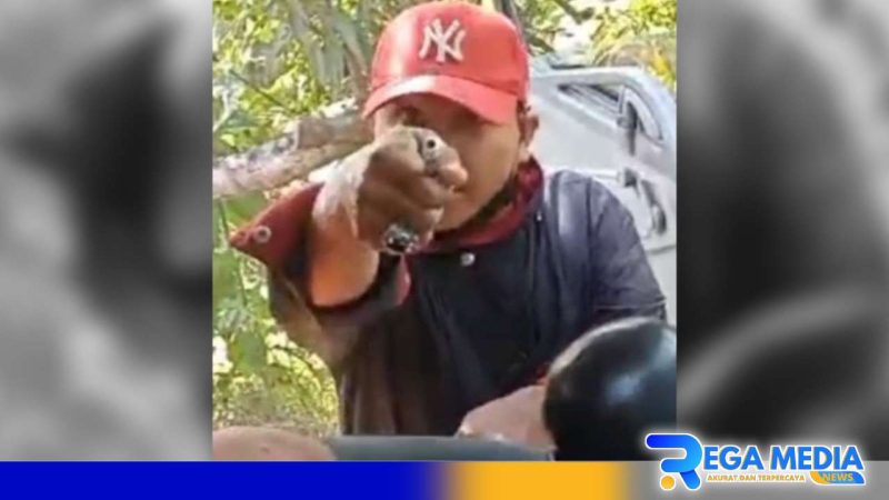 Caption: screenshot video viral seorang preman di Bangkalan melakukan pemalakan terhadap sopir truk, (dok. regamedianews). 