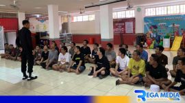 Caption: petugas Lapas Narkotika Pamekasan melakukan pendataan dan pembinaan terhadap narapidana pindahan, (dok. regamedianews). 