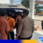 Caption: jenazah MS dievakuasi kedalam ambulance untuk dibawa ke rumah duka, (dok. regamedianews). 