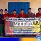 Caption: aksi pernyataan sikap warga Dusun Barlebar Desa Madulang terhadap penolakan pergantian PJ Kadesnya, (dok. regamedianews). 