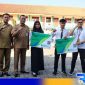 Caption: penyerahan kartu Jaminan Keselamatan Kerja secara simbolis kepada siswa PKL SMK 1 Pamekasan, (dok. BPJS Ketenagakerjaan). 