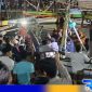 Caption: Tim SAR mengevakuasi jenazah nelayan yang hilang ke Pelabuhan Tamberu Sokobanah, (dok. regamedianews). 