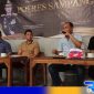 Caption: Kasat Lantas AKP Rukimin menjawab pertanyaan awak media, saat gelar Piramida Polres Sampang, (dok. regamedianews). 