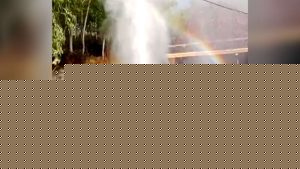 Pelangi Muncul Ditengah Semburan Air Sumur Bor di Sampang