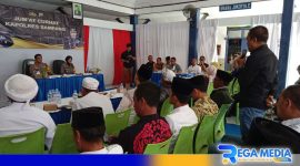 Caption: berlangsungnya sesi penyampaian aspirasi tokoh masyarakat Kecamatan Omben kepada Kapolres Sampang, (dok. regamedianews). 