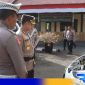 Caption: Kapolres Sampang AKBP Hendro Sukmono cek kondisi mesin ranmor Patwal Satlantas, (dok. Humas Polri). 