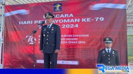 Caption: Plh Kalapas Narkotika Pamekasaan bertindak sebagai inspektur upacara Hari Pengayoman ke-79, (dok. regamedianews). 