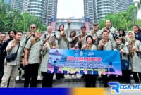 Caption: peserta PKM Unesa Fakultas Pendidikan Sendratasik saat berada di Kuala Lumpur, (dok. regamedianews). 