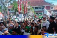 Caption: ribuan massa saat lakukan aksi penolakan PP 28 tahun 2024 didepan Gedung DPRD Pamekasan, (dok. regamedianews). 