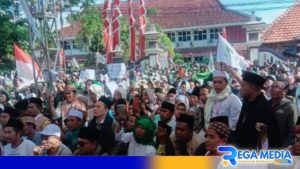 Temui Massa, Ini Janji Pj Bupati dan Ketua DPRD Pamekasan